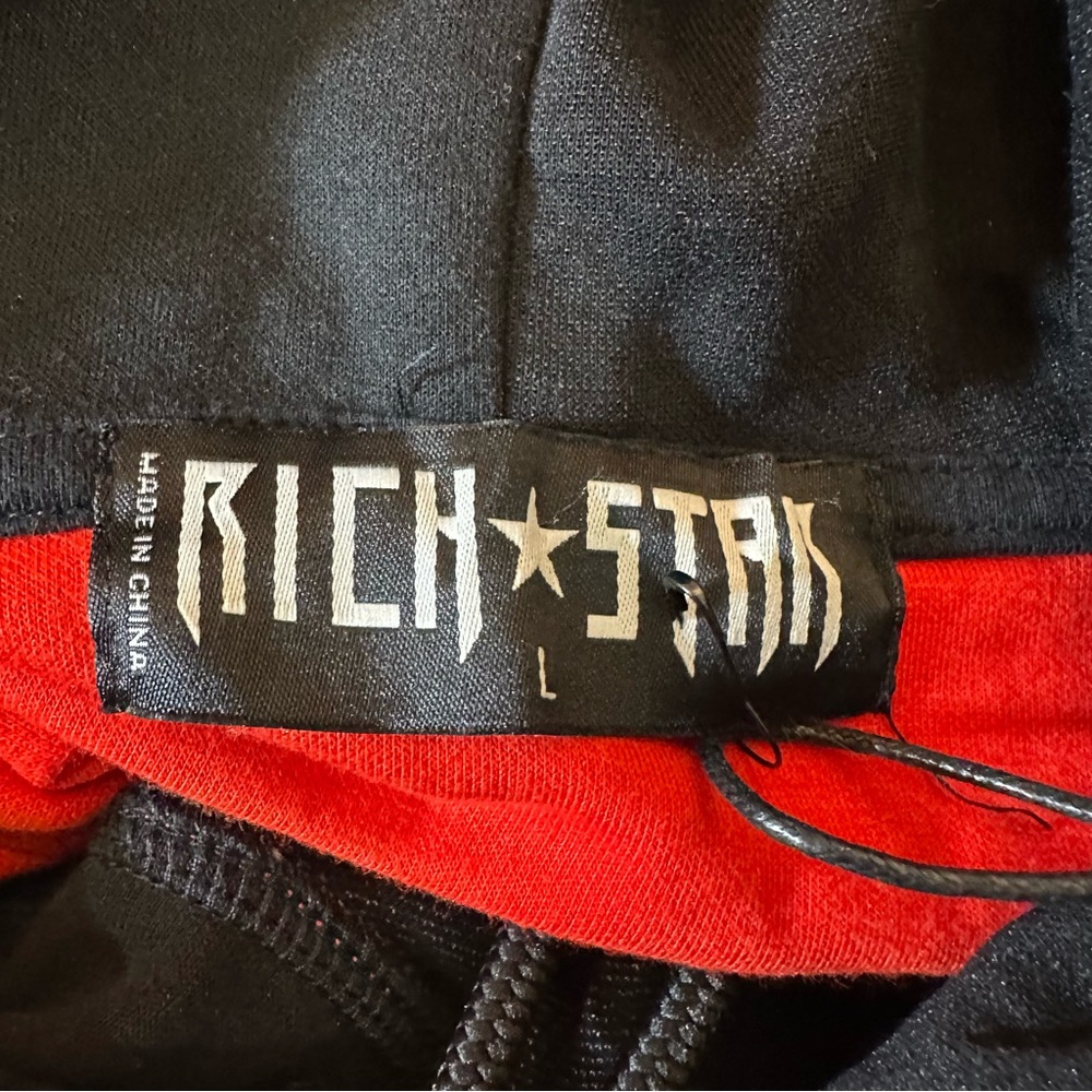 Red and Black Hoodie with Color-Blocked Design - Picture 5 of 7